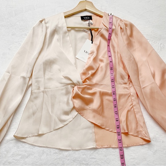 NWT Peach & Cream Color Block Twisted Front Blouse - Picture 4 of 11